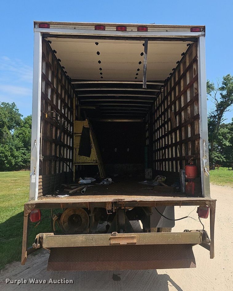 image for item EJ5788 1990 Ford L7000 box truck