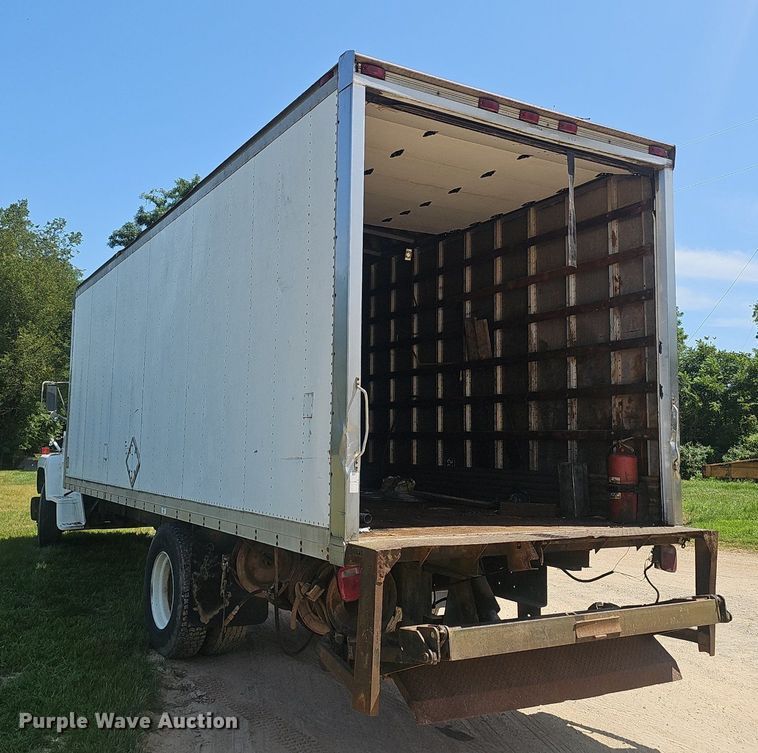 image for item EJ5788 1990 Ford L7000 box truck