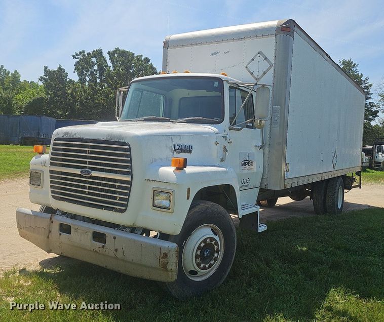 image for item EJ5788 1990 Ford L7000 box truck