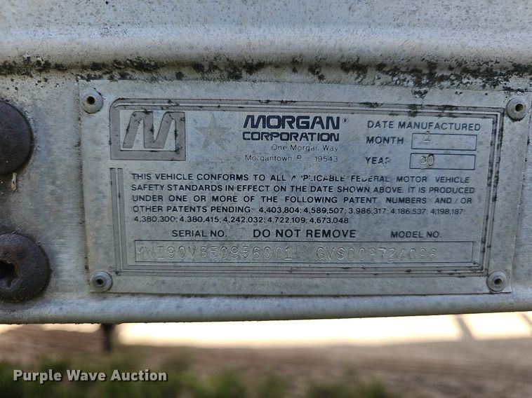 image for item EJ5788 1990 Ford L7000 box truck