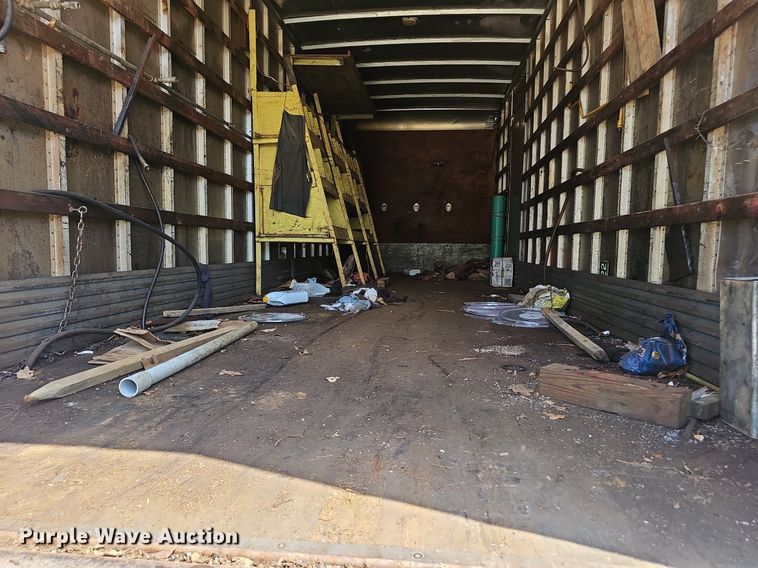 image for item EJ5788 1990 Ford L7000 box truck