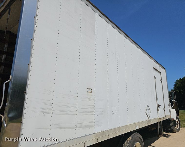 image for item EJ5788 1990 Ford L7000 box truck