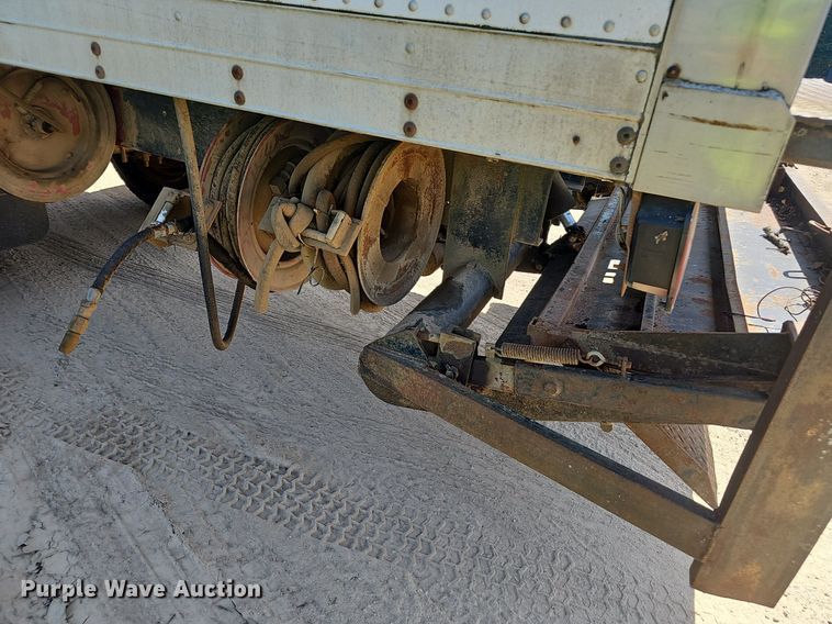 image for item EJ5788 1990 Ford L7000 box truck