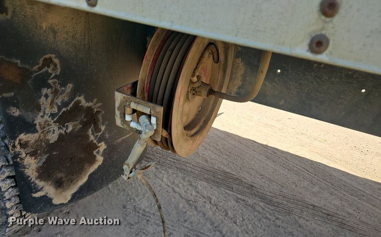 image for item EJ5788 1990 Ford L7000 box truck