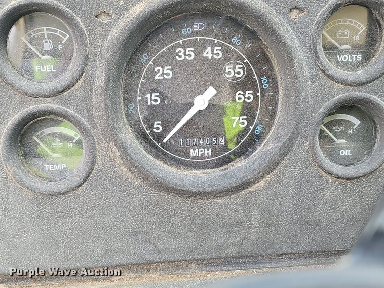 image for item EJ5788 1990 Ford L7000 box truck