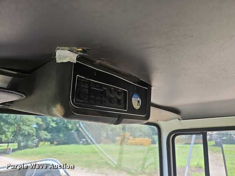 image for item EJ5788 1990 Ford L7000 box truck