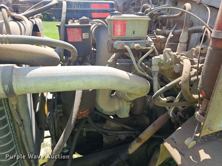 image for item EJ5788 1990 Ford L7000 box truck