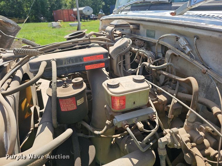 image for item EJ5788 1990 Ford L7000 box truck