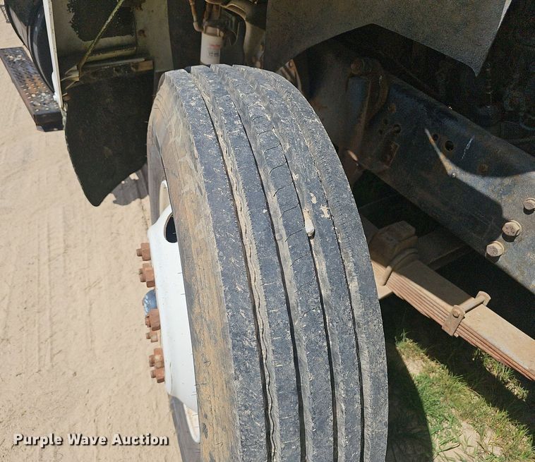 image for item EJ5788 1990 Ford L7000 box truck