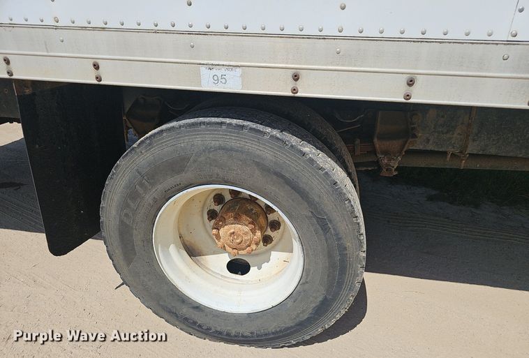 image for item EJ5788 1990 Ford L7000 box truck