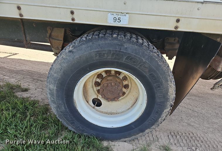 image for item EJ5788 1990 Ford L7000 box truck