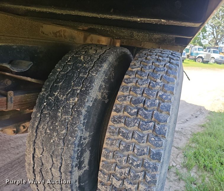 image for item EJ5788 1990 Ford L7000 box truck