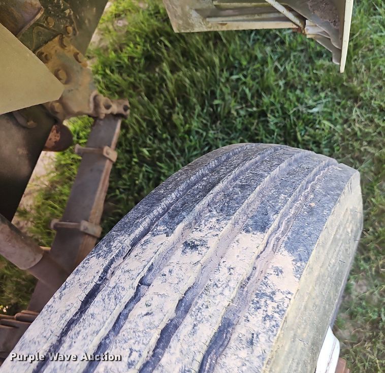 image for item EJ5788 1990 Ford L7000 box truck