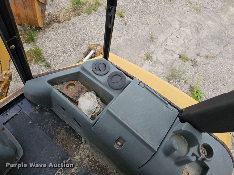 image for item EJ5789 2004 Caterpillar 416D backhoe