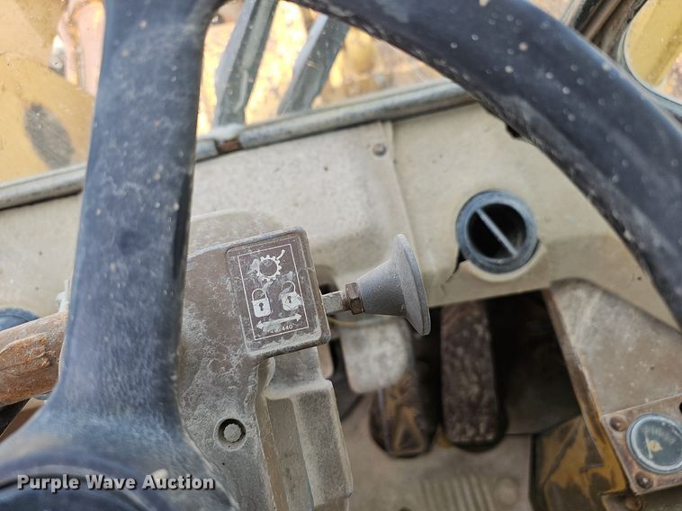 image for item EJ5790 Caterpillar 966D loader