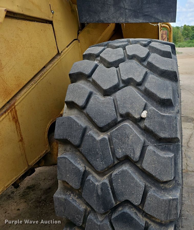 image for item EJ5790 Caterpillar 966D loader