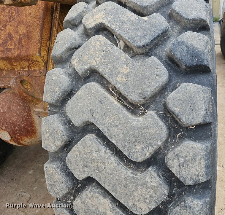 image for item EJ5790 Caterpillar 966D loader