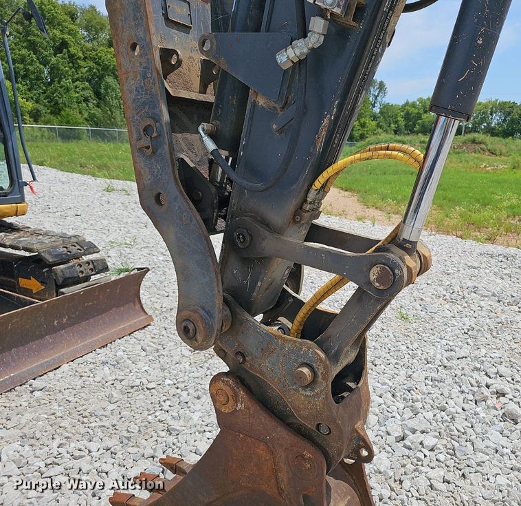 image for item EJ5797 2014 John Deere  85G mini excavator