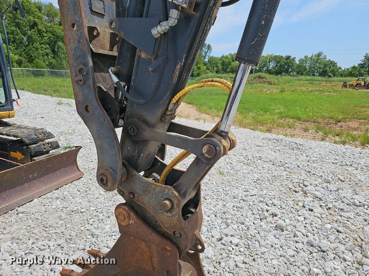 image for item EJ5797 2014 John Deere  85G mini excavator