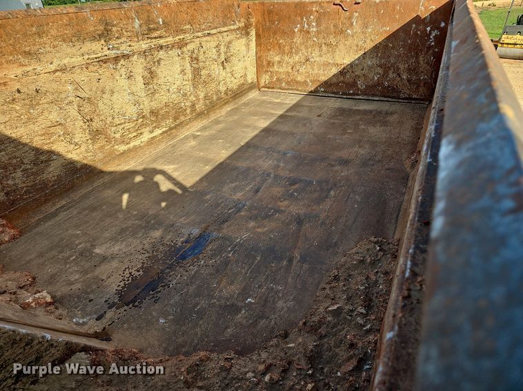 image for item EJ5800 2004 Sterling  Acterra dump truck