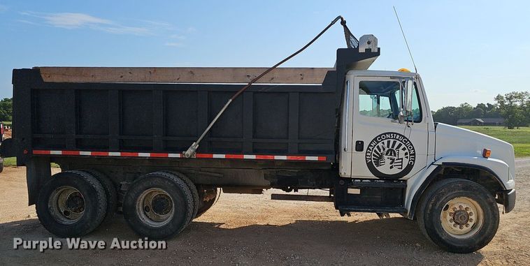 image for item EJ5801 1999 Freightliner  FL80 dump truck