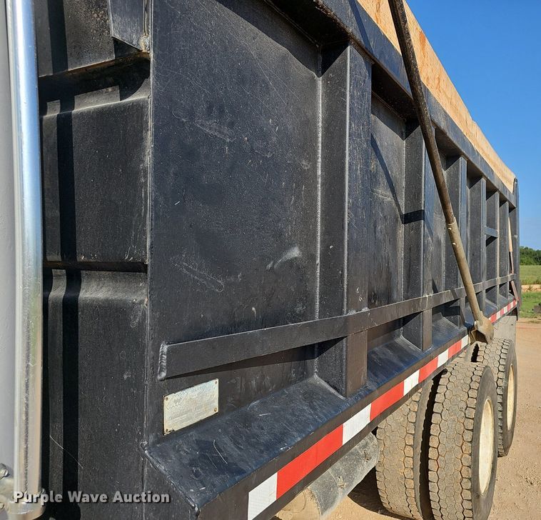 image for item EJ5801 1999 Freightliner  FL80 dump truck