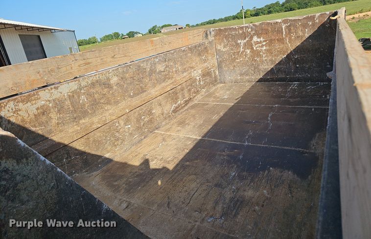 image for item EJ5801 1999 Freightliner  FL80 dump truck