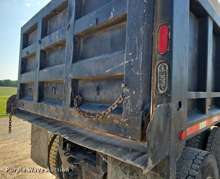 image for item EJ5801 1999 Freightliner  FL80 dump truck