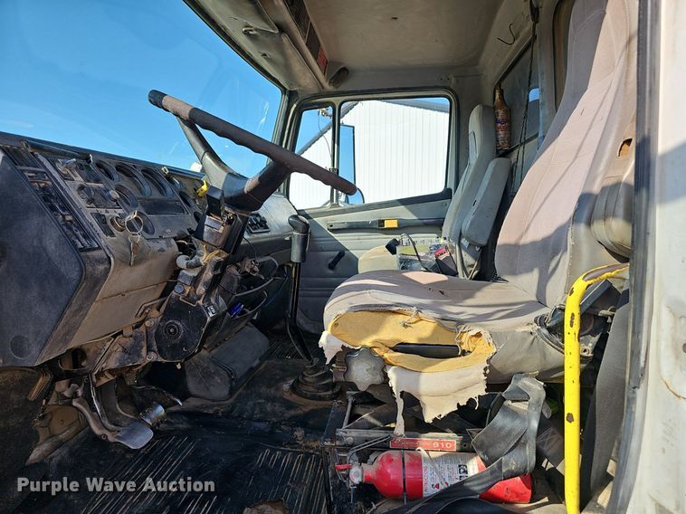 image for item EJ5801 1999 Freightliner  FL80 dump truck