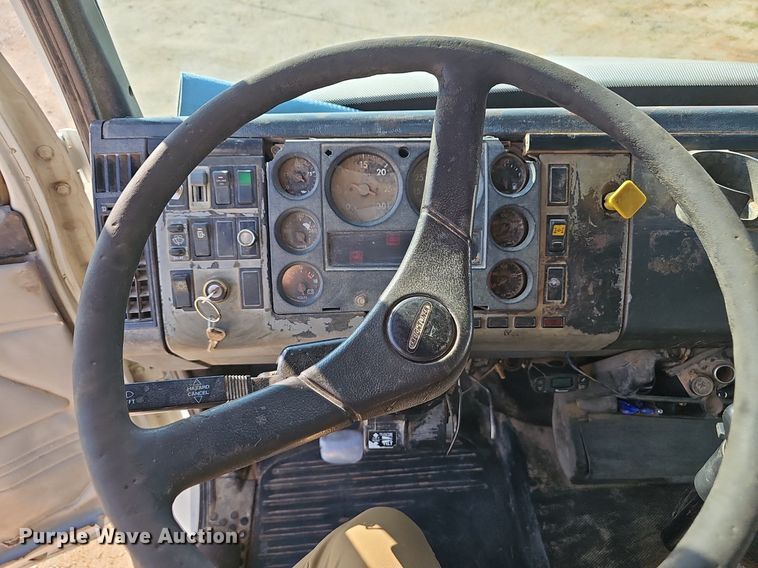 image for item EJ5801 1999 Freightliner  FL80 dump truck