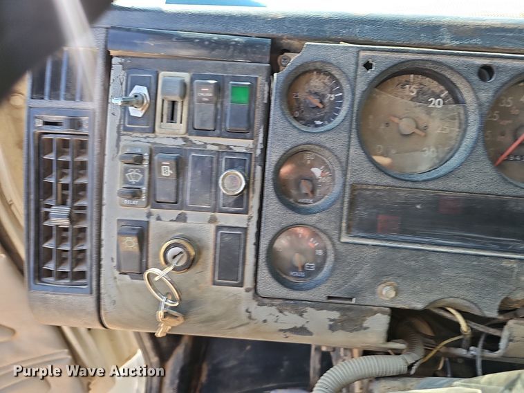 image for item EJ5801 1999 Freightliner  FL80 dump truck