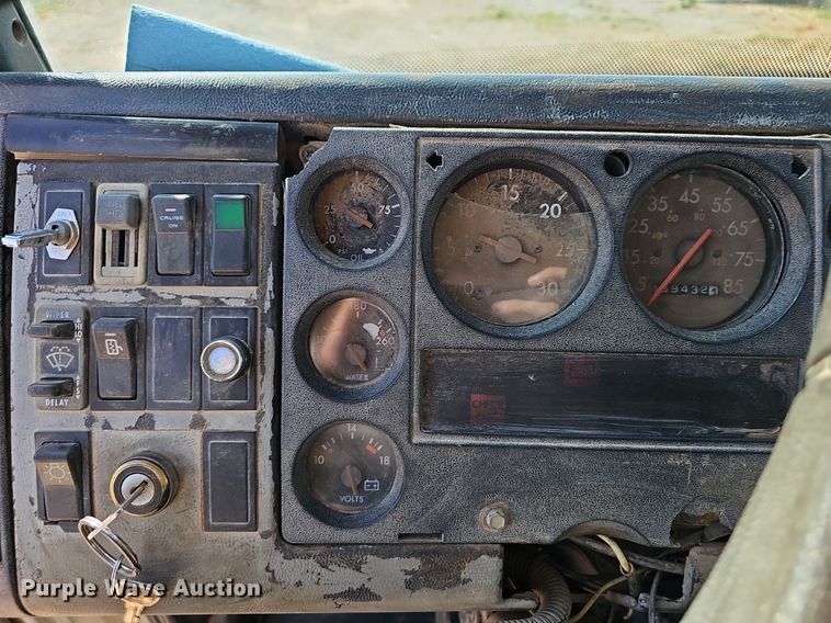 image for item EJ5801 1999 Freightliner  FL80 dump truck