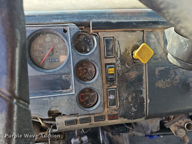 image for item EJ5801 1999 Freightliner  FL80 dump truck