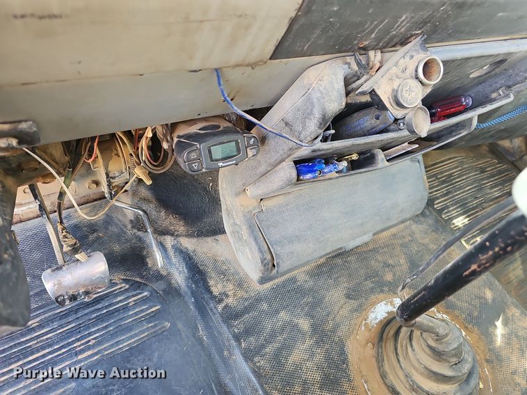 image for item EJ5801 1999 Freightliner  FL80 dump truck