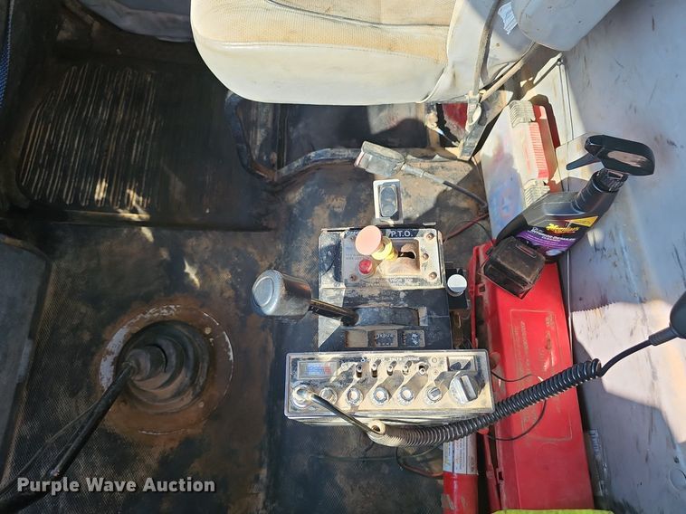 image for item EJ5801 1999 Freightliner  FL80 dump truck