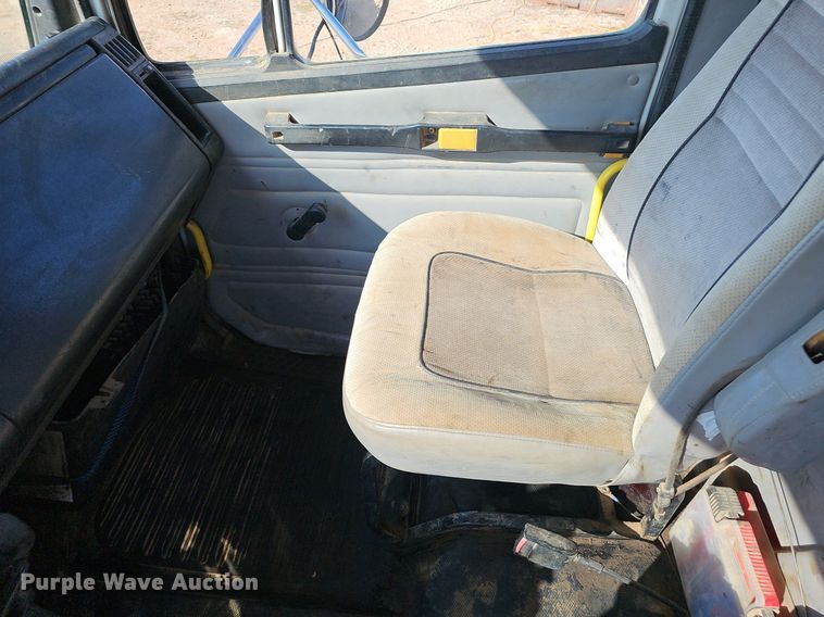 image for item EJ5801 1999 Freightliner  FL80 dump truck