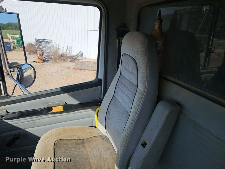 image for item EJ5801 1999 Freightliner  FL80 dump truck