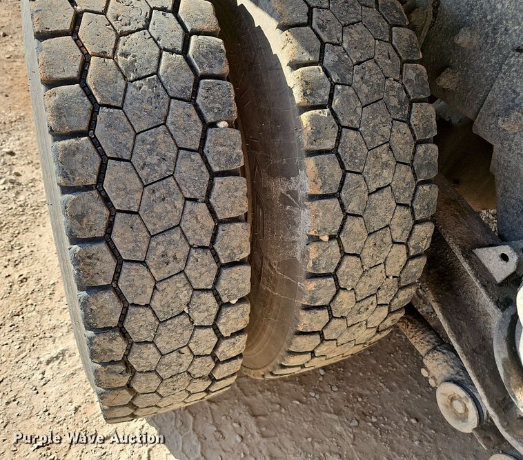 image for item EJ5801 1999 Freightliner  FL80 dump truck