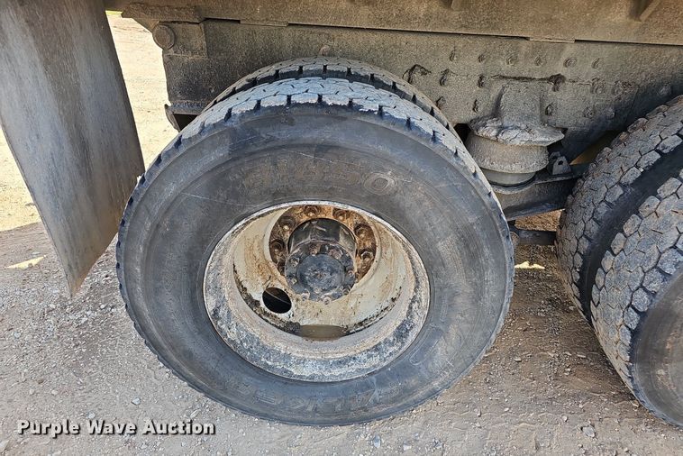 image for item EJ5801 1999 Freightliner  FL80 dump truck