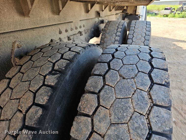 image for item EJ5801 1999 Freightliner  FL80 dump truck