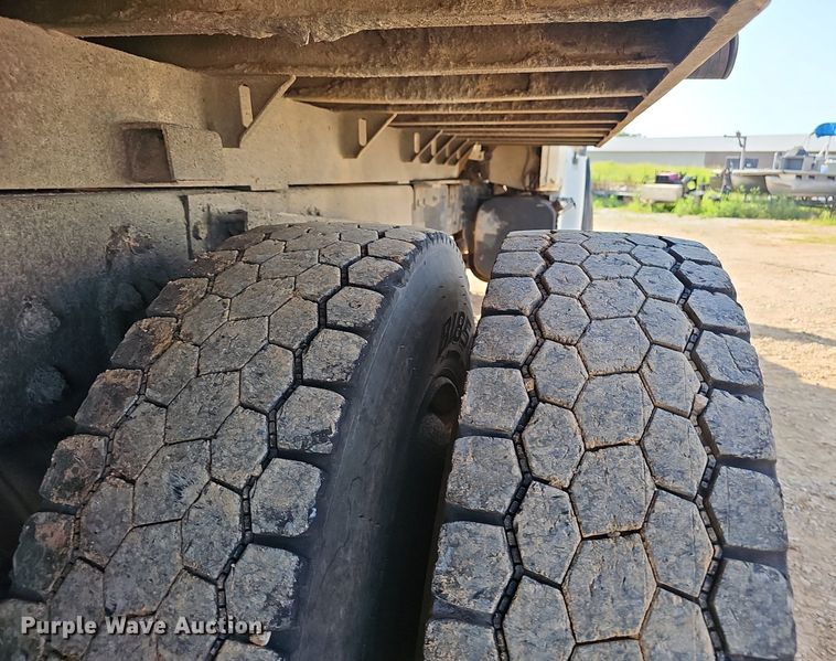 image for item EJ5801 1999 Freightliner  FL80 dump truck