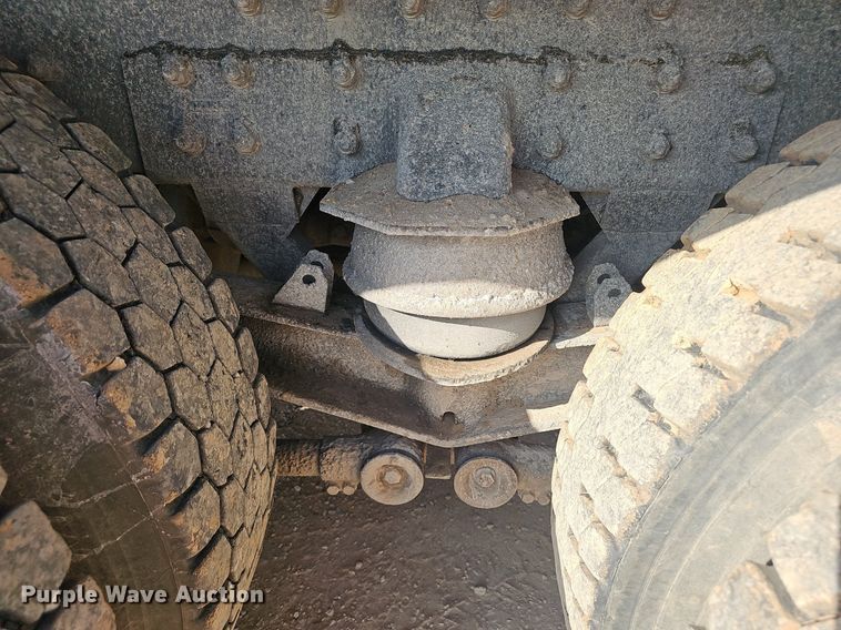 image for item EJ5801 1999 Freightliner  FL80 dump truck