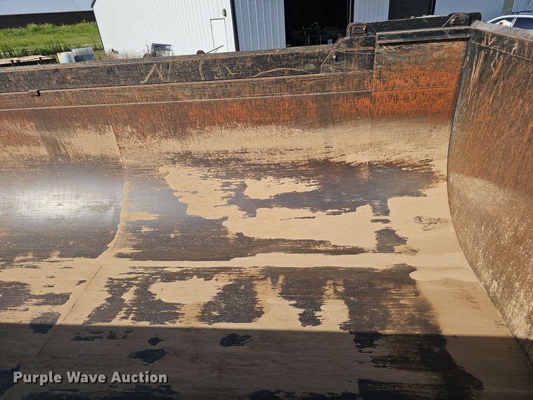 image for item EJ5802 1990 Peterbilt  377 dump truck