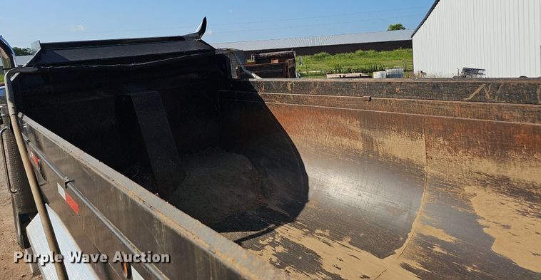 image for item EJ5802 1990 Peterbilt  377 dump truck