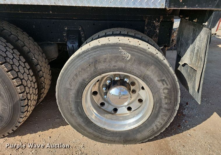 image for item EJ5802 1990 Peterbilt  377 dump truck