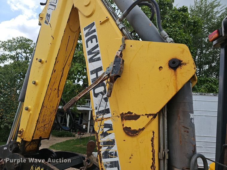 image for item EJ5808 2007 New Holland  B110 backhoe