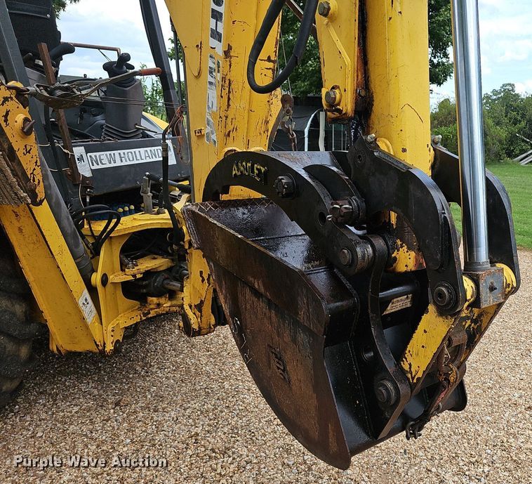 image for item EJ5808 2007 New Holland  B110 backhoe