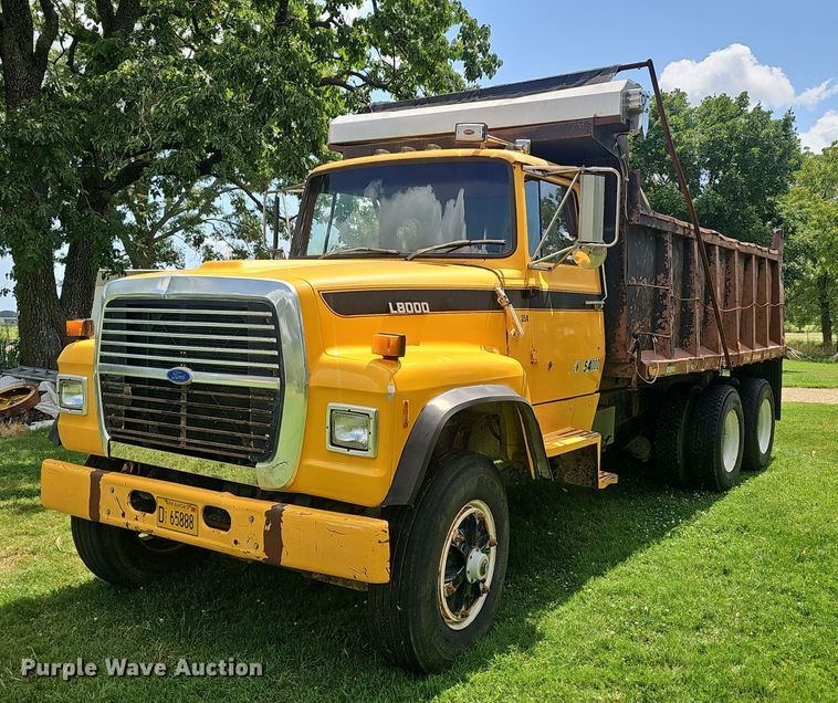 image for item EJ5809 1987 Ford  8000 dump truck