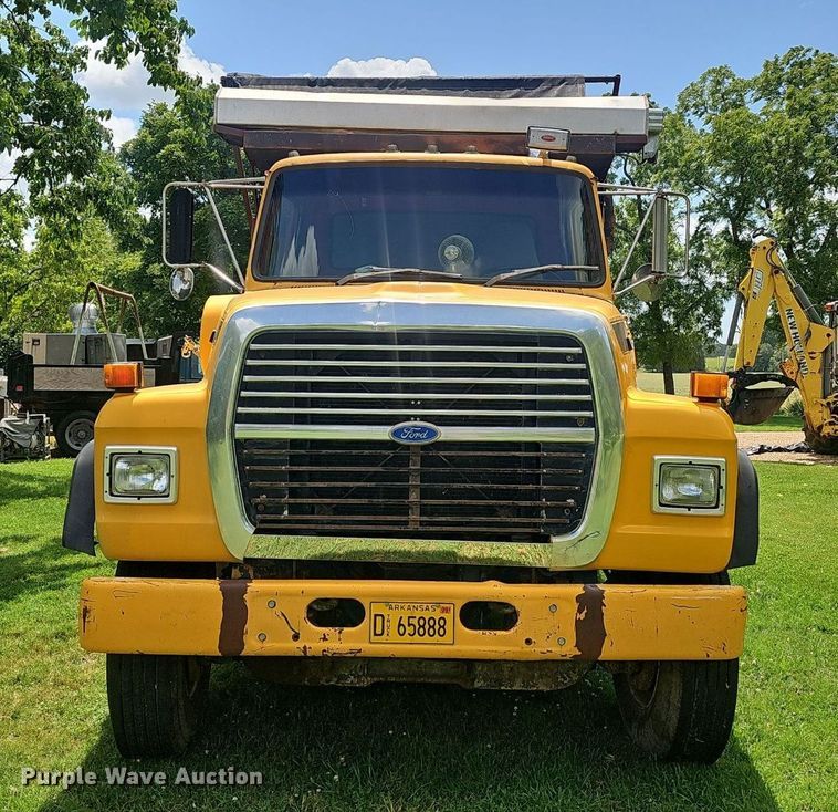 image for item EJ5809 1987 Ford  8000 dump truck