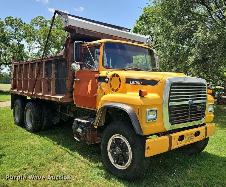 image for item EJ5809 1987 Ford  8000 dump truck